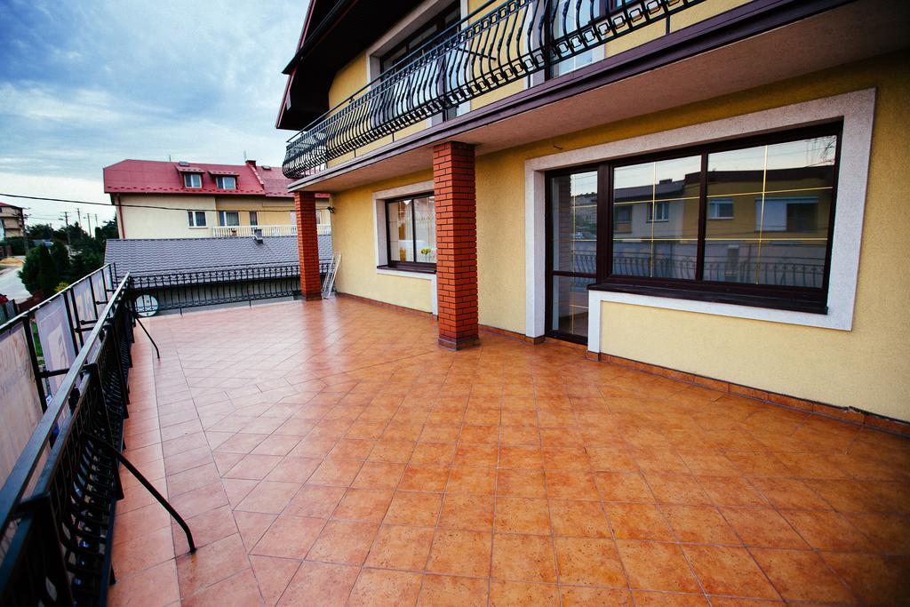 Tanie Noclegi 2 Kielce Exterior foto